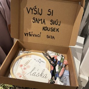 Vyšívací sada láska – barevná - druhý obrázek z galerie