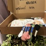 Vyšívací sada láska – barevná - čtvrtý obrázek z galerie