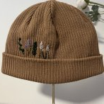 Bavlněná vyšívaná čepice – kávová - třetí obrázek z galerie